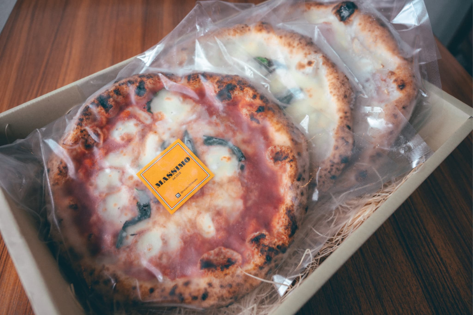 迷ったらまずはこれ!! お好きな組み合わせで選べる薪窯焼ピッツァ3枚セット!! 【送料無料(沖縄、北海道除く)でお得です!!】